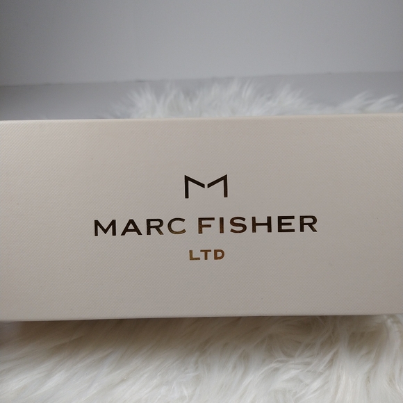 New in Box Marc Fisher Pava Studded Flat Sandal - Picture 7 of 8